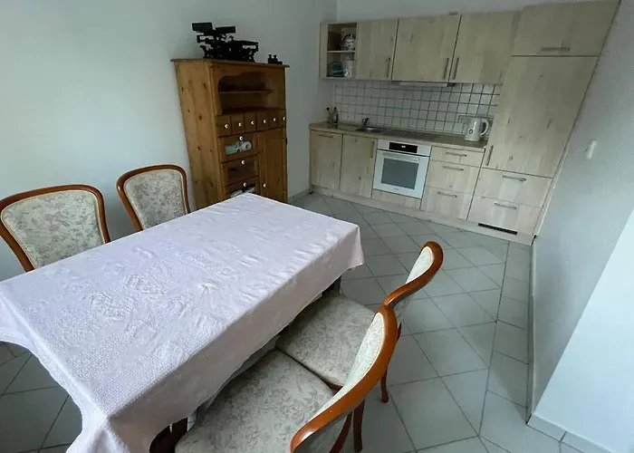 Hébergement de vacances Gemuetliches Haus Max 6 Personen 2schlafzimmer 1schlafsofa